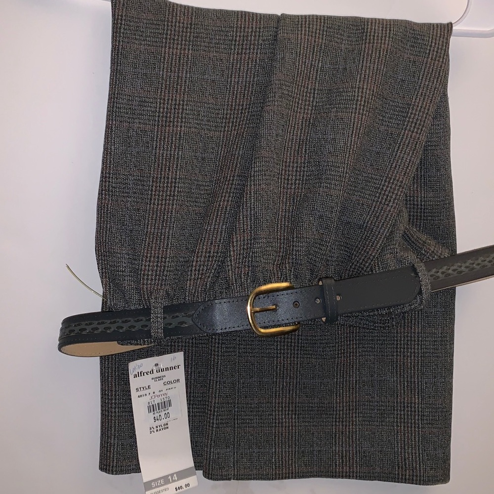 Vintage Alfred Dunner Business Class skirt. Size 14. Sm blue gray maroon plaid.